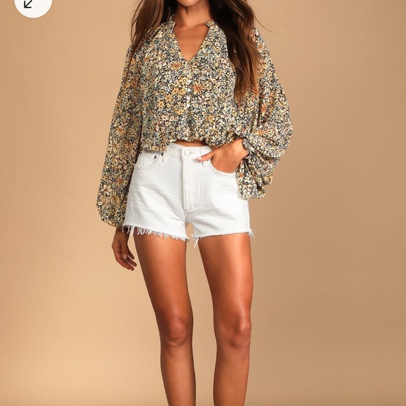 NWOT lulus season of bloom floral blouse - Picture 2 of 12